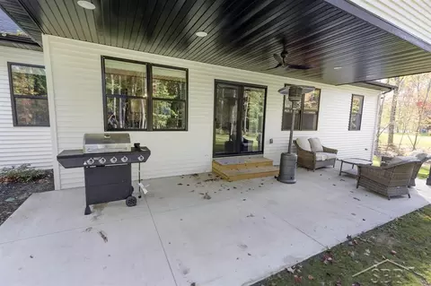 3695 E Douglas, Midland, MI 48642 photo 29