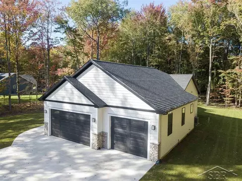 3695 E Douglas, Midland, MI 48642 photo 3