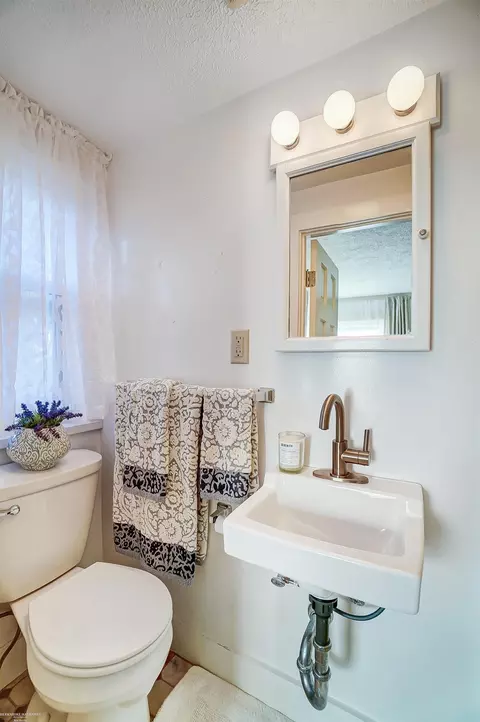 Bath - 308 E 5th, Monroe, MI 48161 photo 2 of 8