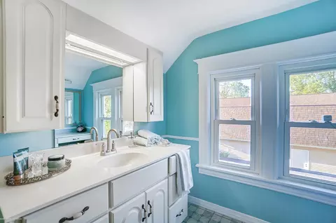 Bath - 308 E 5th, Monroe, MI 48161 photo 6 of 8