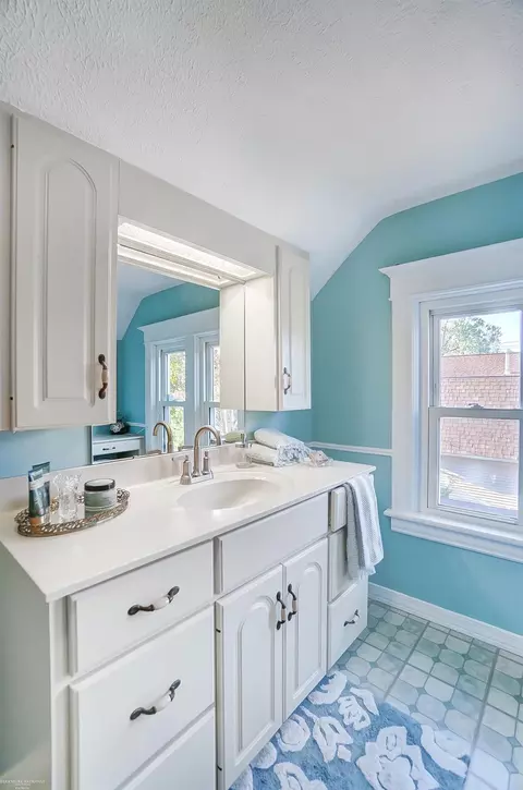 Bath - 308 E 5th, Monroe, MI 48161 photo 7 of 8