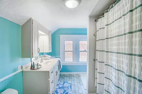 Bath - 308 E 5th, Monroe, MI 48161 photo 5 of 8