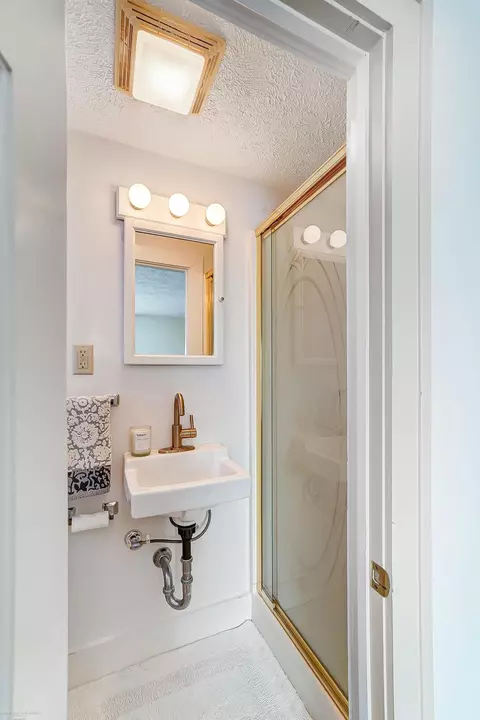 Bath - 308 E 5th, Monroe, MI 48161 photo 3 of 8