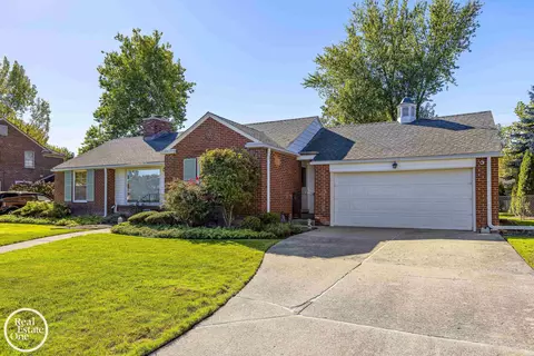 Exterior - 1487 N Renaud, Grosse Pointe Woods, MI 48236 photo 2 of 12