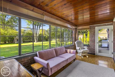 Exterior - 1487 N Renaud, Grosse Pointe Woods, MI 48236 photo 3 of 12