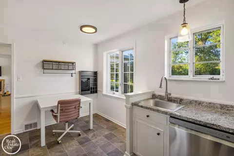 Kitchen - 1487 N Renaud, Grosse Pointe Woods, MI 48236 photo 4 of 4