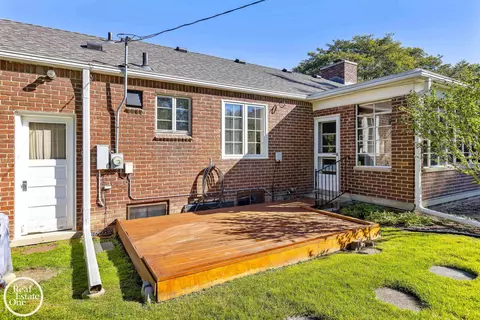 Exterior - 1487 N Renaud, Grosse Pointe Woods, MI 48236 photo 8 of 12