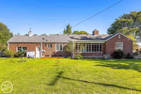 Exterior - 1487 N Renaud, Grosse Pointe Woods, MI 48236 photo 10 of 12