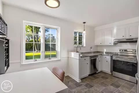 Kitchen - 1487 N Renaud, Grosse Pointe Woods, MI 48236 photo 1 of 4