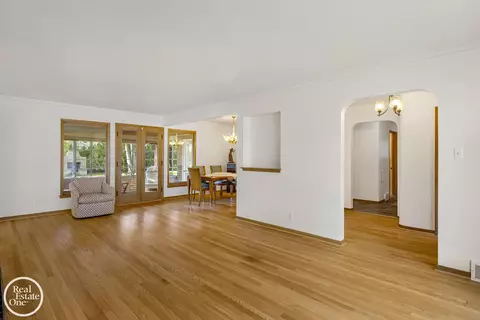 Living - 1487 N Renaud, Grosse Pointe Woods, MI 48236 photo 2 of 4