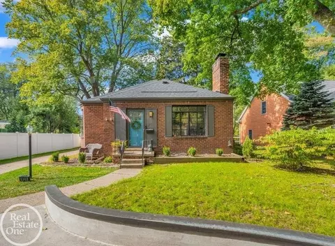 823 N 9th, Saint Clair, MI 48079