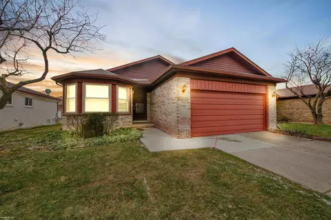 15177 Granada Plz, Warren, MI 48088