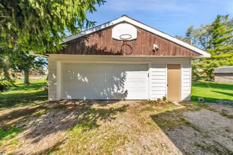 307 W W Ml, Capac, MI 48014 photo 39