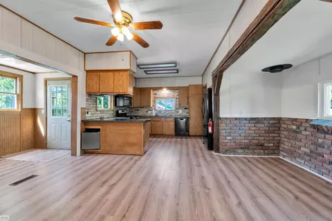 307 W W Ml, Capac, MI 48014 photo 11