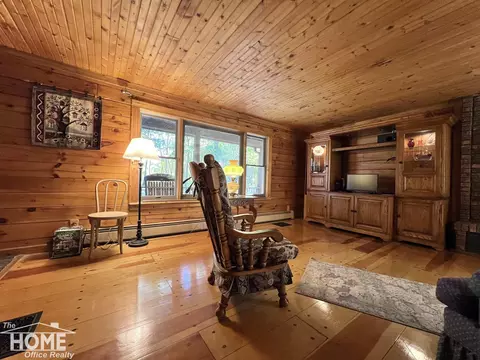 Living - 10246 Scribner, Bancroft, MI 48414 photo 4 of 6