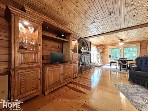Living - 10246 Scribner, Bancroft, MI 48414 photo 3 of 6