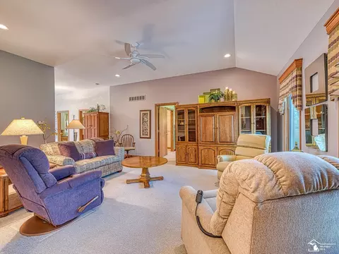 Living - 615 Rose Crst, Monroe, MI 48162 photo 1 of 4