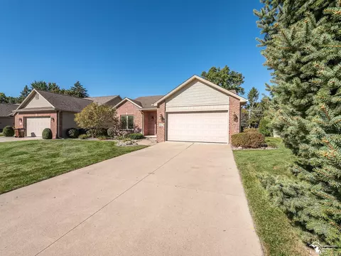 Exterior - 615 Rose Crst, Monroe, MI 48162 photo 6 of 7