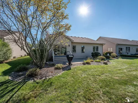 Exterior - 615 Rose Crst, Monroe, MI 48162 photo 2 of 7