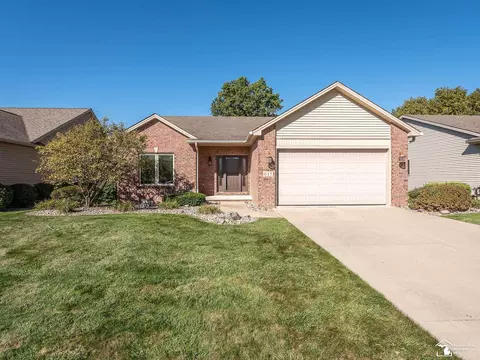 615 Rose Crst, Monroe, MI 48162