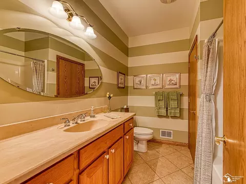Bath - 615 Rose Crst, Monroe, MI 48162 photo 2 of 2