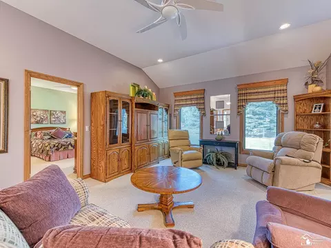 Living - 615 Rose Crst, Monroe, MI 48162 photo 3 of 4