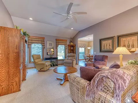 Living - 615 Rose Crst, Monroe, MI 48162 photo 2 of 4