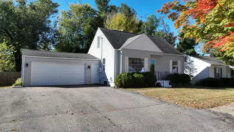 924 Gerald, Flushing, MI 48433 photo 2