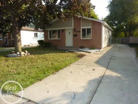 27840 Van Howe, Roseville, MI 48066