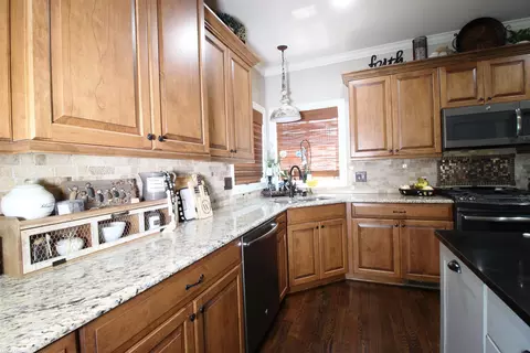 Kitchen - 52768 Harmony, Macomb, MI 48042 photo 2 of 4