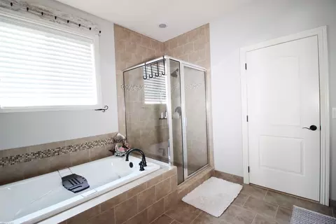 Bath - 52768 Harmony, Macomb, MI 48042 photo 2 of 4