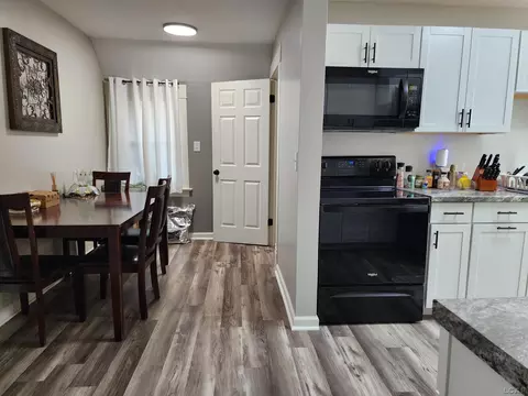 Entry Way - 811 S Main, Adrian, MI 49221 photo 1 of 2