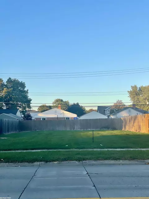 23017 13 Mile, Saint Clair Shores, MI 48082
