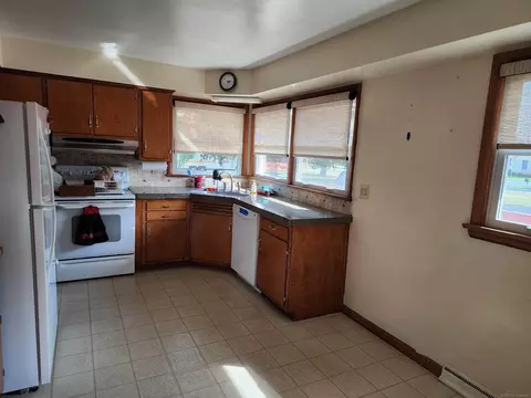 Kitchen - 24875 Armada Rdg, Armada, MI 48005 photo 1 of 1