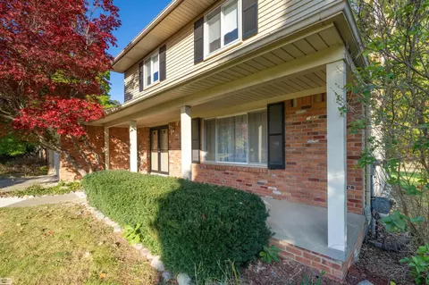 5569 Copley Sq, Grand Blanc, MI 48439