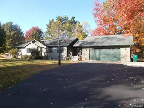 3985 N Bass Lk, Iron Mountain, MI 49801