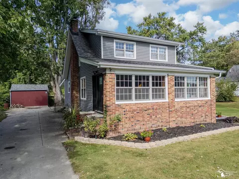13085 S Dixie, La Salle, MI 48145