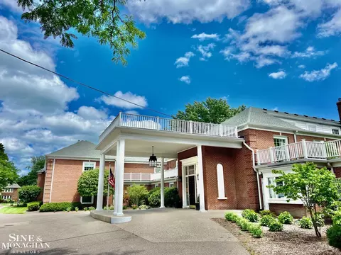 17111 E Jefferson #9, Grosse Pointe, MI 48230