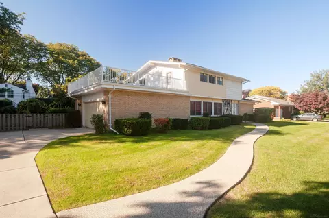 53 Briarcliff, Grosse Pointe Shores, MI 48236 photo 3