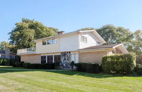 53 Briarcliff, Grosse Pointe Shores, MI 48236