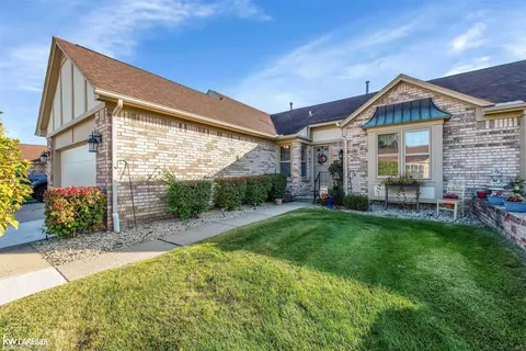 15518 Orchard Rdg, Clinton Township, MI 48038