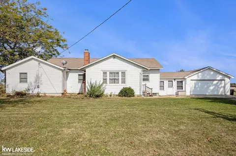 9230 Smiths Crk, Wales, MI 48027