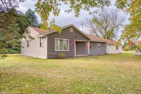 8675 N Meridian, Elsie, MI 48831
