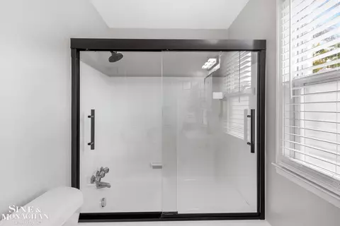 Bath - 1653 Bournemouth, Grosse Pointe Woods, MI 48236 photo 1 of 3