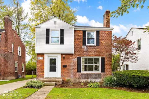 1653 Bournemouth, Grosse Pointe Woods, MI 48236