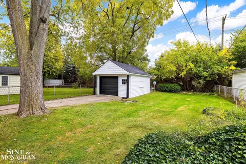 Exterior - 1653 Bournemouth, Grosse Pointe Woods, MI 48236 photo 3 of 4