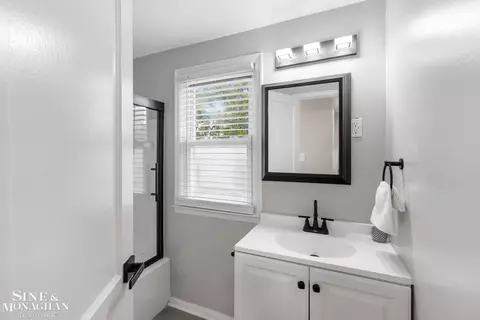 Bath - 1653 Bournemouth, Grosse Pointe Woods, MI 48236 photo 2 of 3