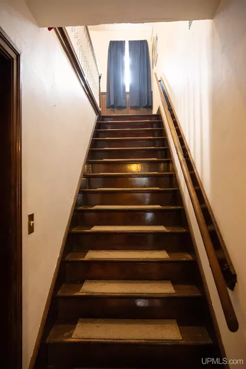 Entry Way - 408 N Maple, Ishpeming, MI 49849 photo 7 of 8