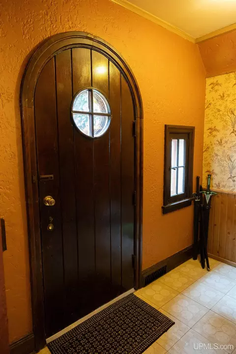 Entry Way - 408 N Maple, Ishpeming, MI 49849 photo 1 of 8