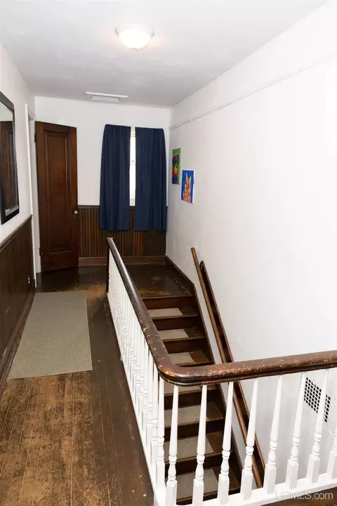 Entry Way - 408 N Maple, Ishpeming, MI 49849 photo 5 of 8